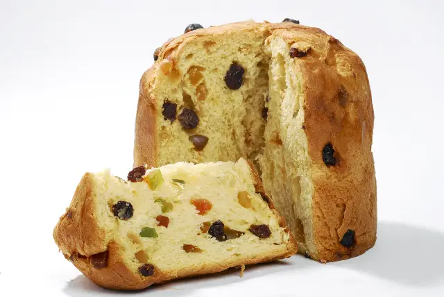 Panettone italien : un pain de dessert de Noël populaire.